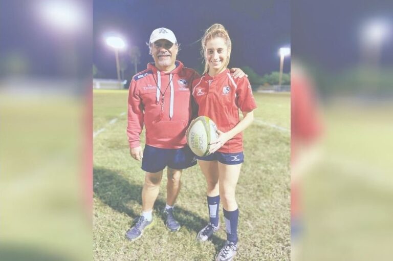 Camila Rizzo junto al entrenador del McAllen Maidens Womens Rugby