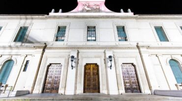 La fachada de la Facultad de Ciencias Jurídicas y Sociales