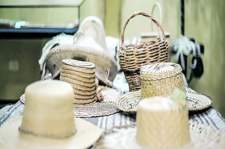 La búsqueda de su propia identidad y el hacer de eso su profesión genera también la necesidad en el artesano de incorporar nuevos saberes.