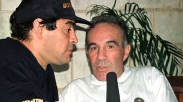 Alfredo Cahe con Maradona Archivo