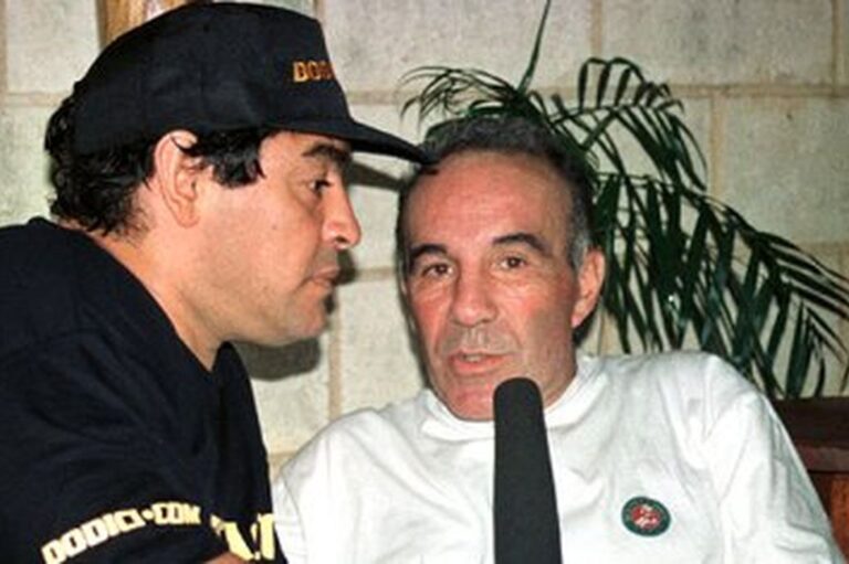 Alfredo Cahe con Maradona Archivo