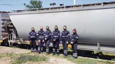 Hay equipo. El grupo de mujeres que trabaja en los talleres ferroviarios de San Cristóbal. Mirador Provincial.