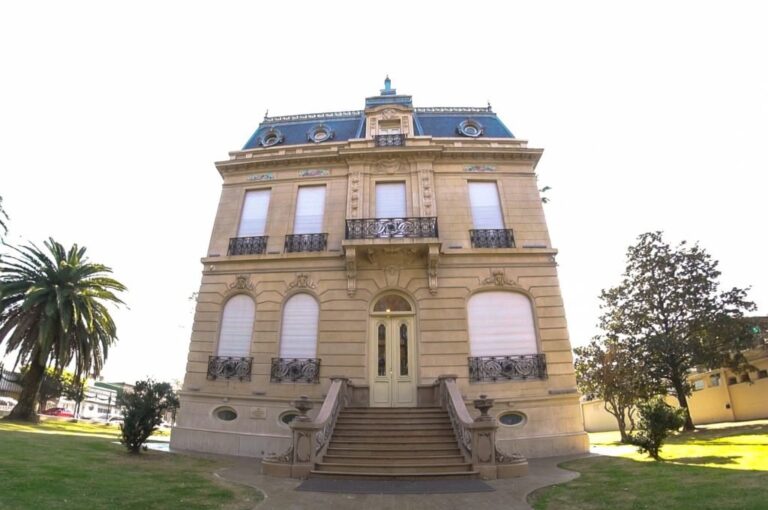 La hermosa casona de bulevar Gálvez