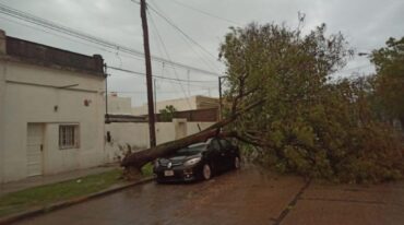 En Vera y en Reconquista. Las dos cabeceras departamentales del noreste santafesino fueron muy castigadas por el temporal del domingo. Gentileza.