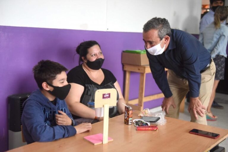 El intendente Pablo Javkin visitó el CCB La Tablada. Gentileza: prensa Municipalidad de Rosario.