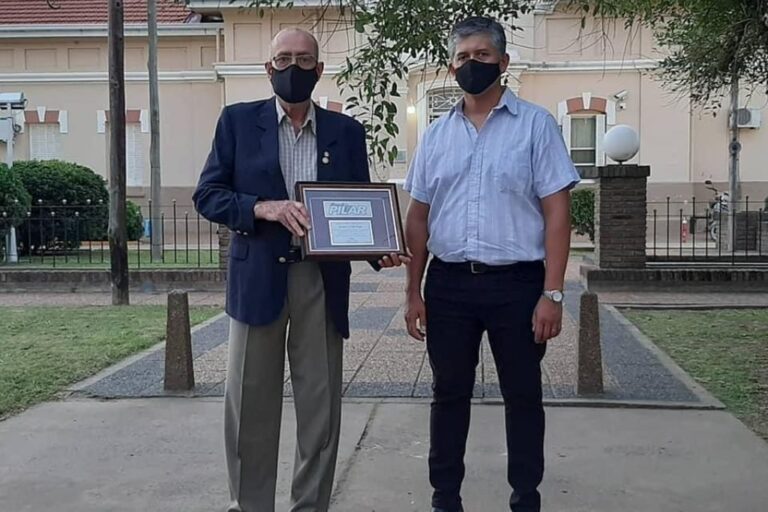  La comisión de Rotary Club ha decidido entregar el premio SATO al equipo de salud. Gentileza.