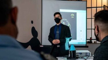 Presentación. Santiago mostró el prototipo de su creación esta semana durante una visita a Senda