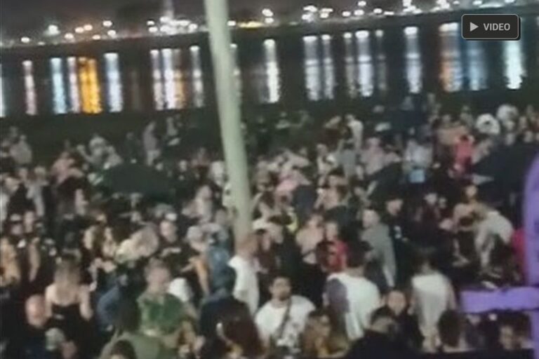 Cientos de personas participaban del evento. Captura de video
