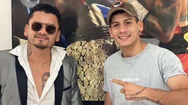 El villaguayense Brian Arregui junto con su promotor