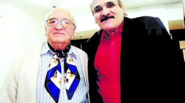 El recordado periodista Mario Alarcón Muñiz (fallecido) junto al alma mater del festival paceño