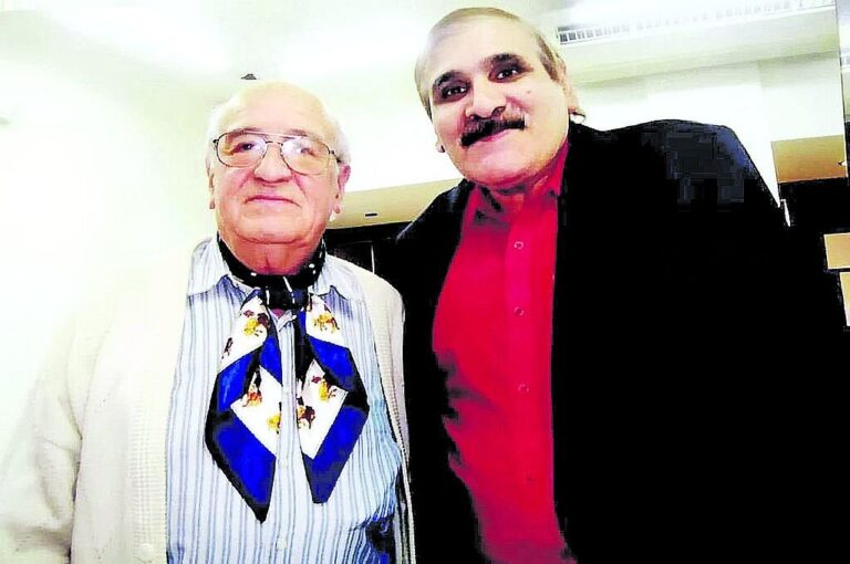 El recordado periodista Mario Alarcón Muñiz (fallecido) junto al alma mater del festival paceño