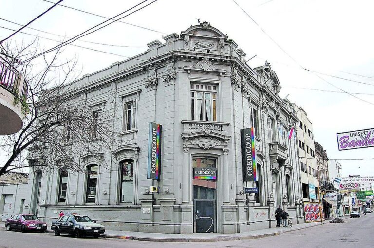 Una arquitectura de gran porte distingue a las sedes bancarias