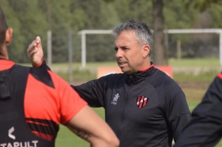 Alvarez ya no es más entrenador de Patronato.