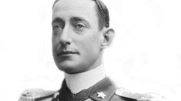 Luis Amadeo de Saboya es más conocido por sus exploraciones por el Ártico y por su labor como montañero. Su paso por San Carlos y otros puntos de la región fue breve aunque recordada y documentada por historiadores. Wikipedia.