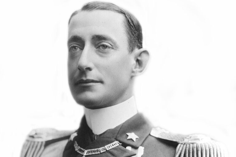Luis Amadeo de Saboya es más conocido por sus exploraciones por el Ártico y por su labor como montañero. Su paso por San Carlos y otros puntos de la región fue breve aunque recordada y documentada por historiadores. Wikipedia.