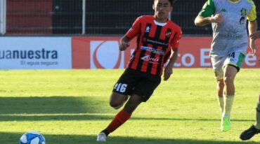 Juan hizo su estreno en el Estadio Grella
