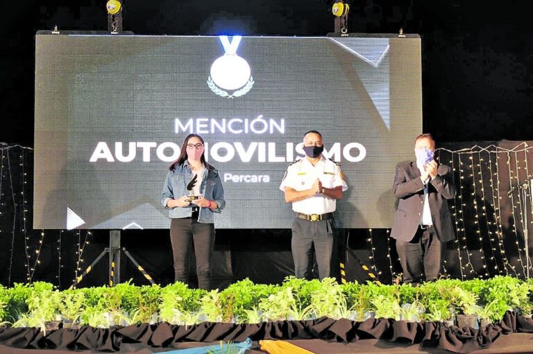 La piloto de automovilismo Sofia Percara recibió su mención especial.