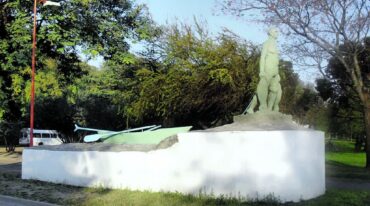 El Monumento al Pescador representa el laborioso trabajo y la exigencia que la tarea pesquera requiere