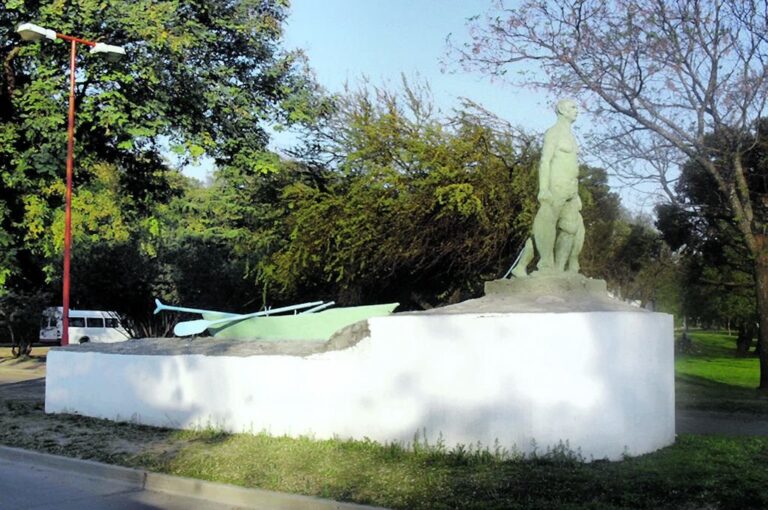 El Monumento al Pescador representa el laborioso trabajo y la exigencia que la tarea pesquera requiere