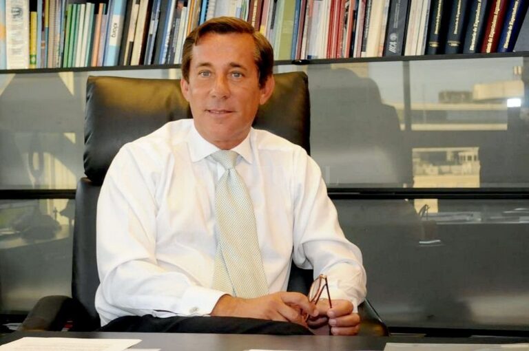 Luis María Krekler fue desplazado del cargo y Sabino Vaca Narvaja es el elegido para reemplazarlo. Captura digital