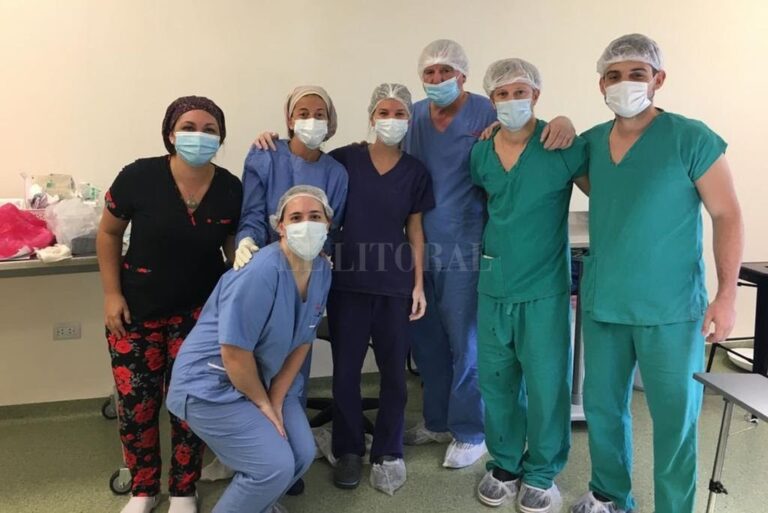 El equipo médico que trabajó en la compleja cirugía realizada en el Cemafe. El resultado fue exitoso. Gentileza