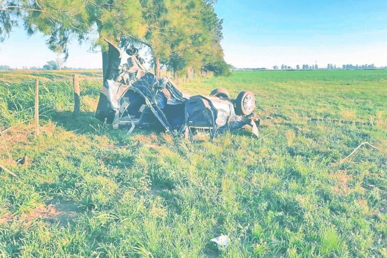 Estado en el que quedó el Chevrolet Astra donde viajaban las adolescentes. El Litoral