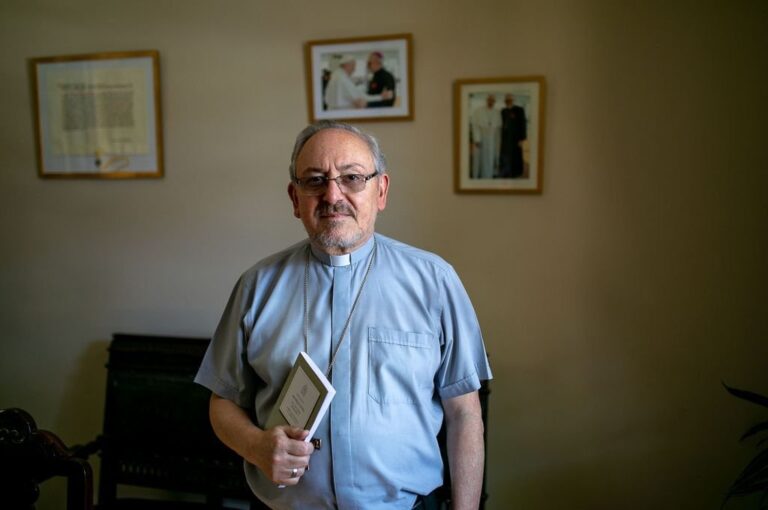 "Francisco escribe con un corazón universal y se dirige a todos los hombres y mujeres de buena voluntad