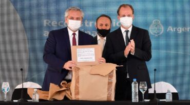 El gobernador Bordet entregó un presente al Presidente
