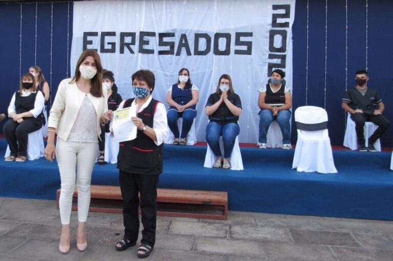 En el final de año también se realizó la entrega de certificados a 150 estudiantes de los cursos de Formación Profesional y Laboral.