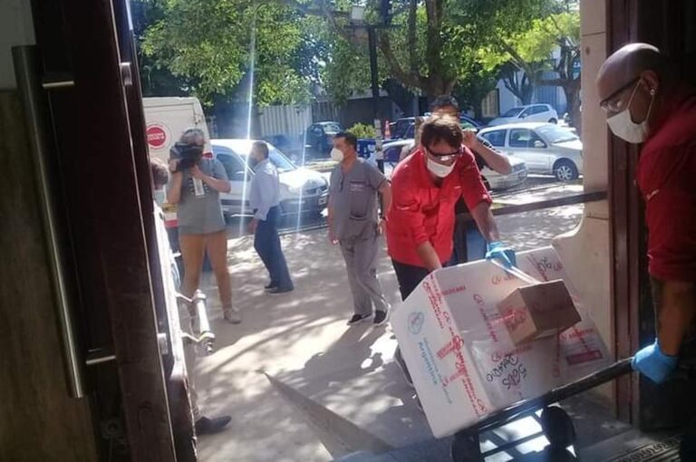 El arribo de las dosis de Sputnik V al Hospital San Carlos de Casilda. Gentileza: prensa Municipalidad de Casilda.