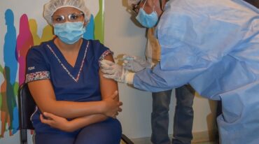 La médica Florencia Vilche ya recibió su primera dosis.