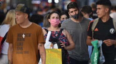Los investigadores resaltaron la importancia de recuperar la costumbre del uso de barbijos en todas las situaciones de contacto social.  Pablo Aguirre