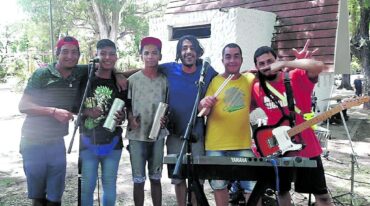 A la Red Puentes de Paraná asisten aproximadamente 20 jóvenes.
