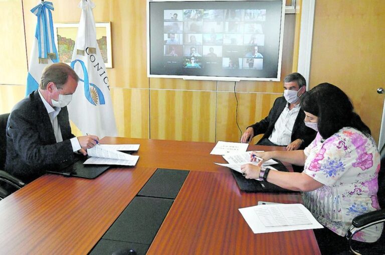 El gobernador Gustavo Bordet firmó con la presidenta del Conicet