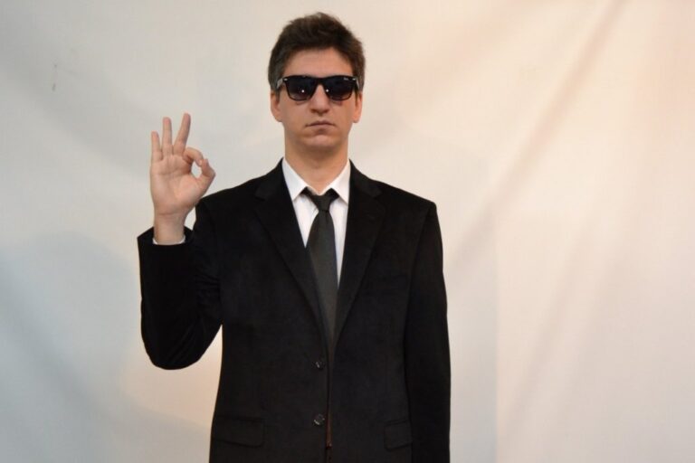 Jorge Fosetti toca todas las cuerdas del humor desde la escritura hasta la puesta. Y más también... Gentileza.