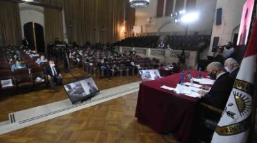 El Paraninfo de la UNL fue utilizado para algunas sesiones presenciales de DIputados. El amplio espacio permitió la presencia de los 50 integrantes más personal técnico. Mauricio Garin
