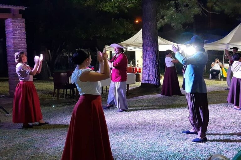 En la velada se presentó la Agrupación Chajarí Danza.