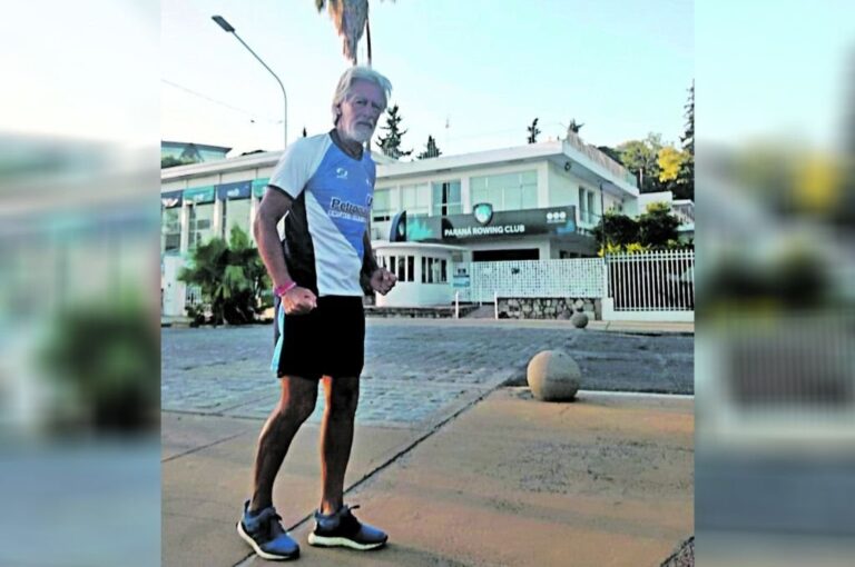 Fernando Butvilofsky a punto de comenzar su maratón por la Costanera paranaense. Llegó a su vez 15ª justo antes del cierre del año.