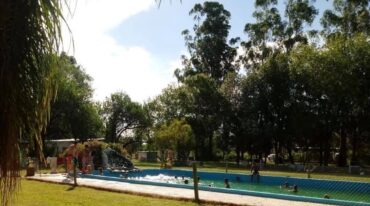 Las piscinas ubicadas en Sauce Montrull suman adeptos a la propuesta de Tilcara en una temporada de temperaturas agobiantes.