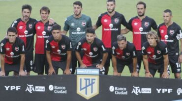 El plantel de Newell's que Kudelka presentó en el Cilindro de Avellaneda. Télam