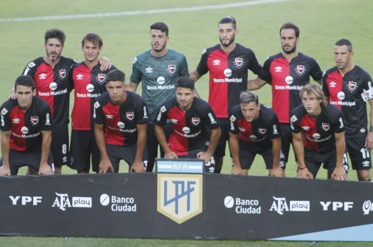 El plantel de Newell's que Kudelka presentó en el Cilindro de Avellaneda. Télam