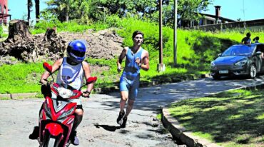 Grupos de triatletas preparan aprontes en homenaje al Internacional de La Paz