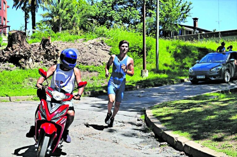 Grupos de triatletas preparan aprontes en homenaje al Internacional de La Paz