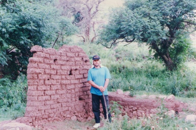 Alejandro Hugolini vuelve a la novela luego de Llueve sobre rieles. Esta vez