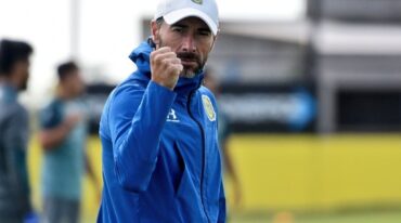 Se la juega. "Kily" González ante su primera final como DT "canalla". Archivo