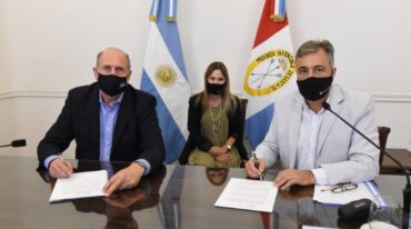 Convenio. Lo suscriben el gobernador de la provincia