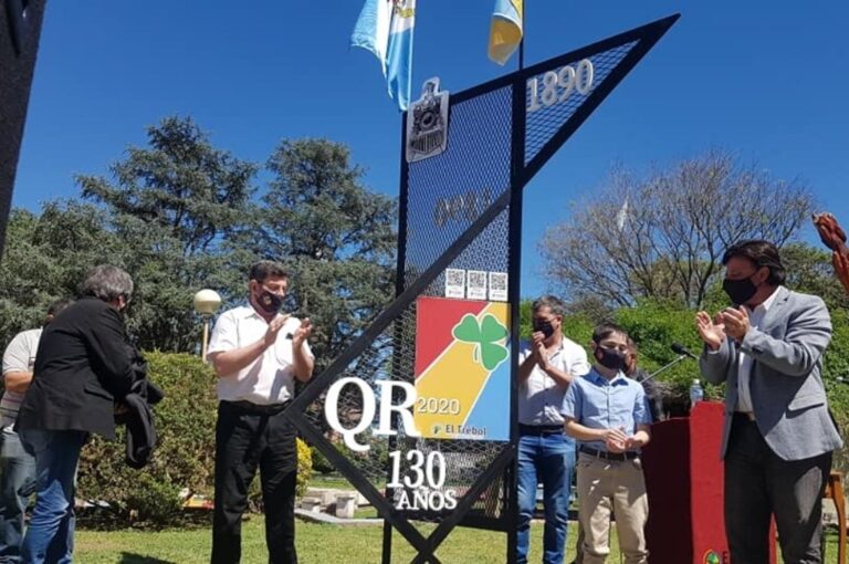 Un acto austero pero emotivo