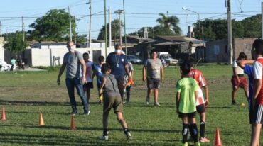Fútbol y hockey son los deportes que se practican en las 28 escuelitas existentes en Rafaela. También