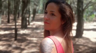 Cecilia Muñoz es profesora en Letras -estudió en la Universidad Nacional de Rosario- y además de dar clases