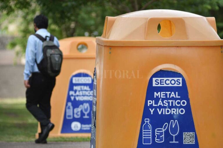 Punto Limpio en la Plaza Virgen del Rosario (Parque Sur). Allí